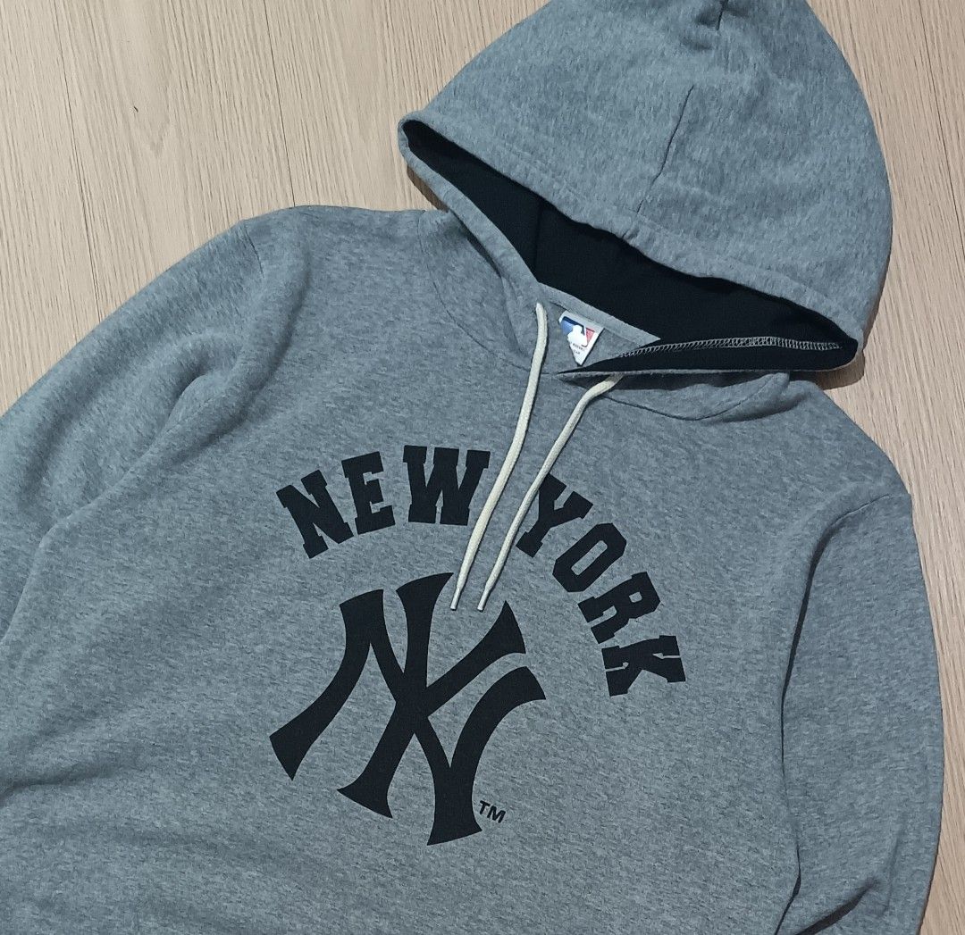 MLB NEW YORK GRAY HOODIE (Category: Coats, Jackets and Outerwear) located in Cavite. Submitted by marcuz.lifestyle (Listing ID 1467404607, Image 3). Description: WIDTH:23 LENGTH:27.5 EXCELLENT CONDITION NO ISSUE COLOR RATE:10/10 MOP:GCASH DELIVERY COURIER:JNT LOCATION:IMUS CAVITE.