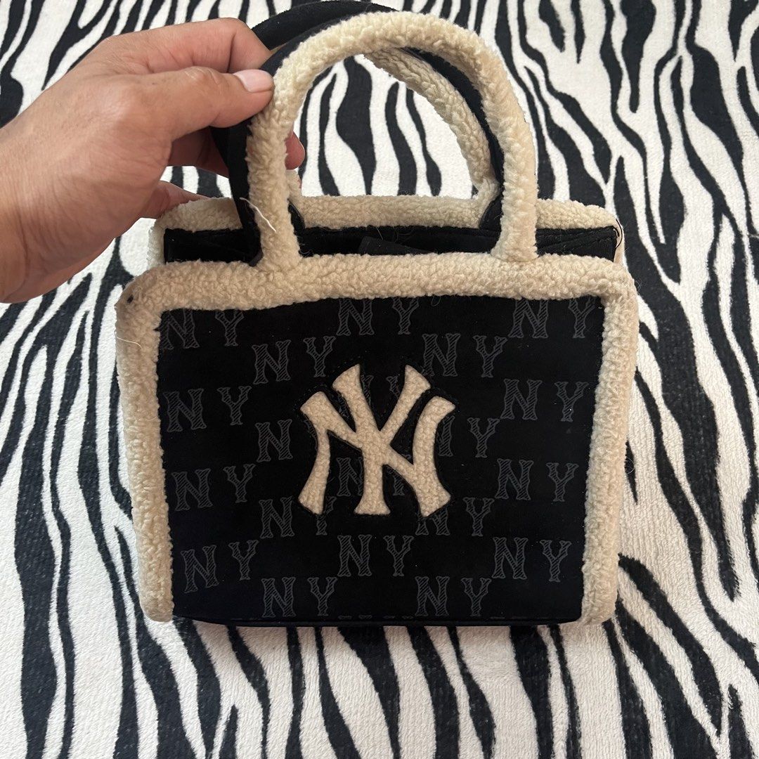 Mlb new york sherpa 2way bag (Category: Tote Bags) located in Manila. Submitted by royaldripmanila (Listing ID 1467374514, Image 2). Description: Missing strap W9 L8 No issue.