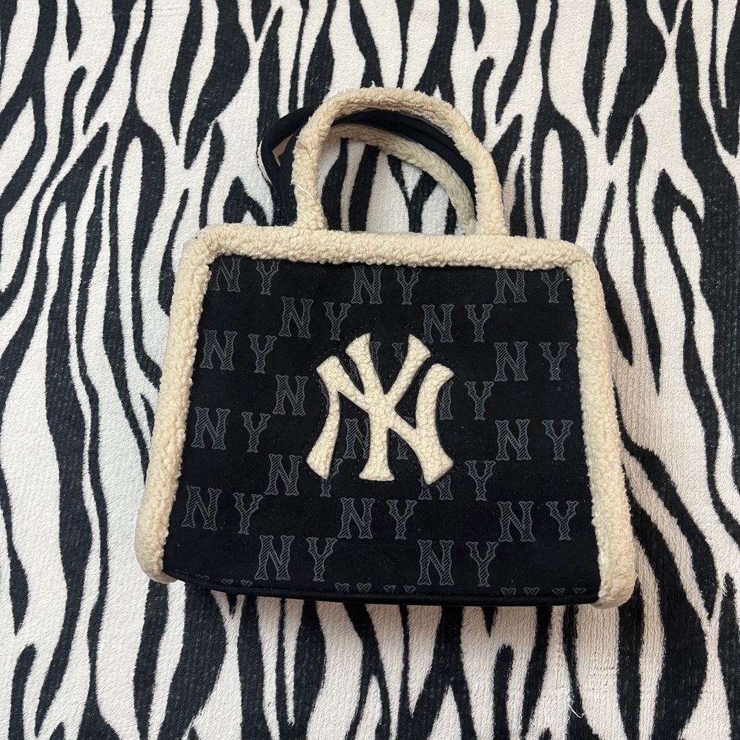 Mlb new york sherpa 2way bag (Category: Tote Bags) located in Manila. Submitted by royaldripmanila (Listing ID 1467374514, Image 1). Description: Missing strap W9 L8 No issue.