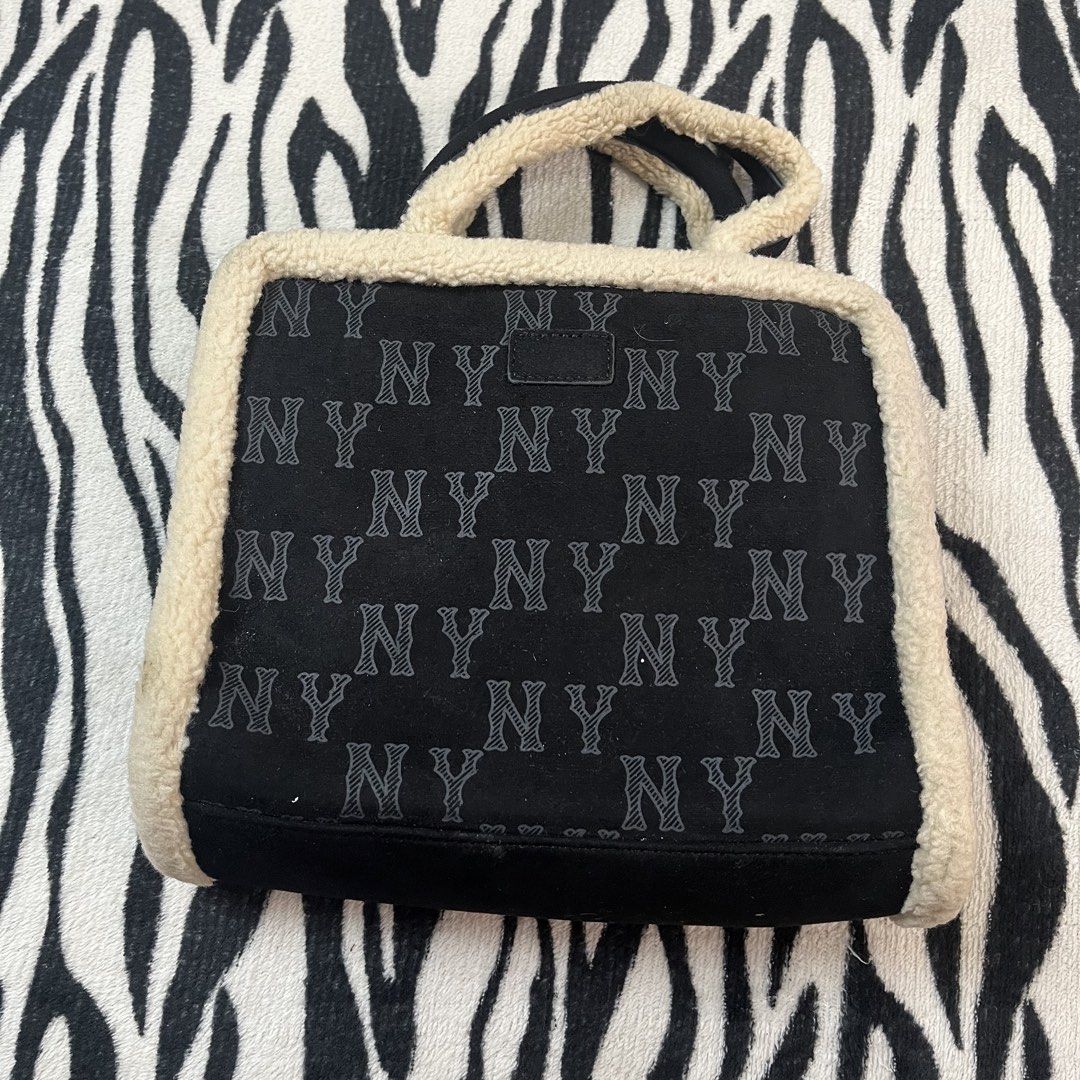 Mlb new york sherpa 2way bag (Category: Tote Bags) located in Manila. Submitted by royaldripmanila (Listing ID 1467374514, Image 3). Description: Missing strap W9 L8 No issue.