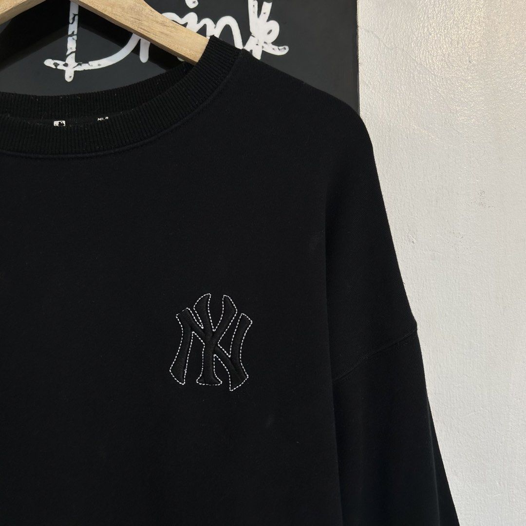 MLB New York Yankees Black Sweatshirt (Category: Coats, Jackets and Outerwear) located in Manila. Submitted by jakes_thrift_shop (Listing ID 1467510158, Image 3). Description: - Authentic MLB New York Yankees black sweatshirt (2021 merchandise) - Subtle small embroidered NY logo on the left chest - Eye-catching massive NY logo print on the back with an all-over monogram pattern - Comfortable ribbed collar, cuffs, and hem for a great fit - Detaile