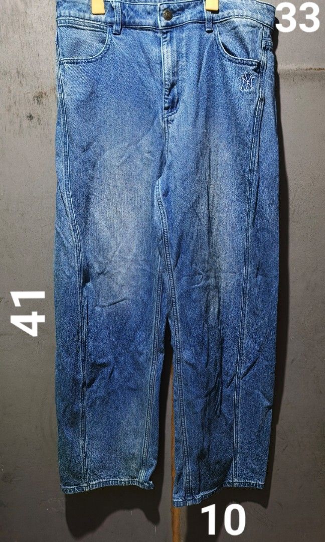 MLB NY YANKEES BAGGY PANTS (Category: Jeans) located in Makati City. Submitted by updownthrift (Listing ID 1467570830, Image 1). Description: NO ISSUE.