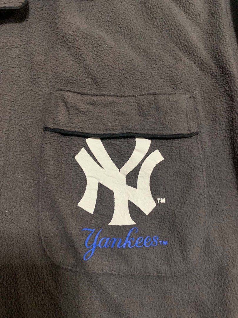 MLB Vintage Fleece Button-Down (Category: Coats, Jackets and Outerwear) located in Manila. Submitted by gabo0 (Listing ID 1467583924, Image 2). Description: NO ISSUE Excellent Condition Dimes: 24x28 (best fit xl) DM for more details .