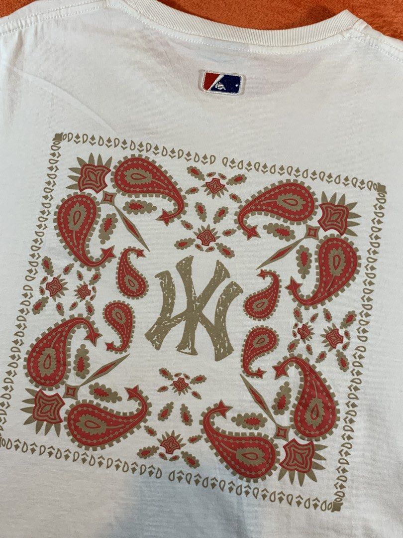 MLB White T-Shirt (Category: Activewear) located in Don Carlos. Submitted by buddysemaj (Listing ID 1467446856, Image 3). Description: .
