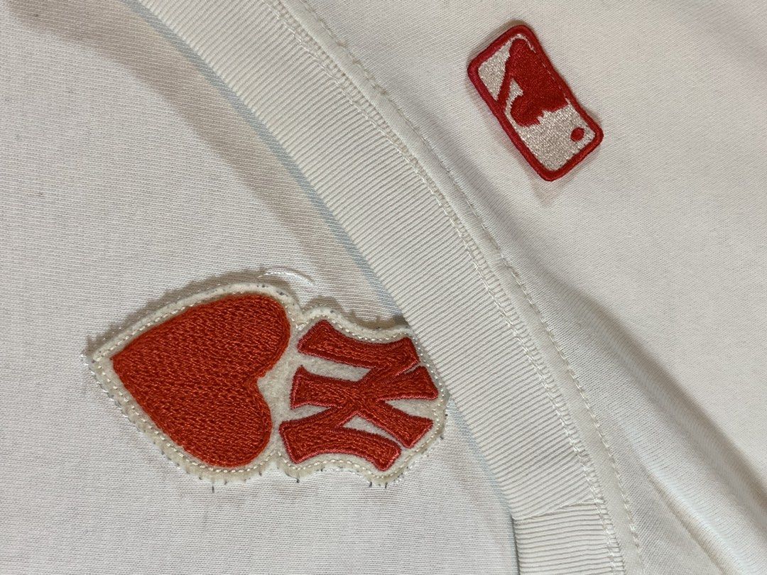 MLB White T-shirt (Category: Activewear) located in Don Carlos. Submitted by buddysemaj (Listing ID 1467448095, Image 3). Description: .