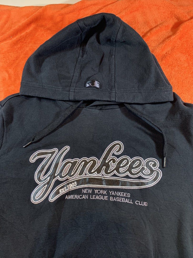 MLB Yankees black hoodie jacket (Category: Activewear) located in Don Carlos. Submitted by buddysemaj (Listing ID 1467491776, Image 2). Description: .