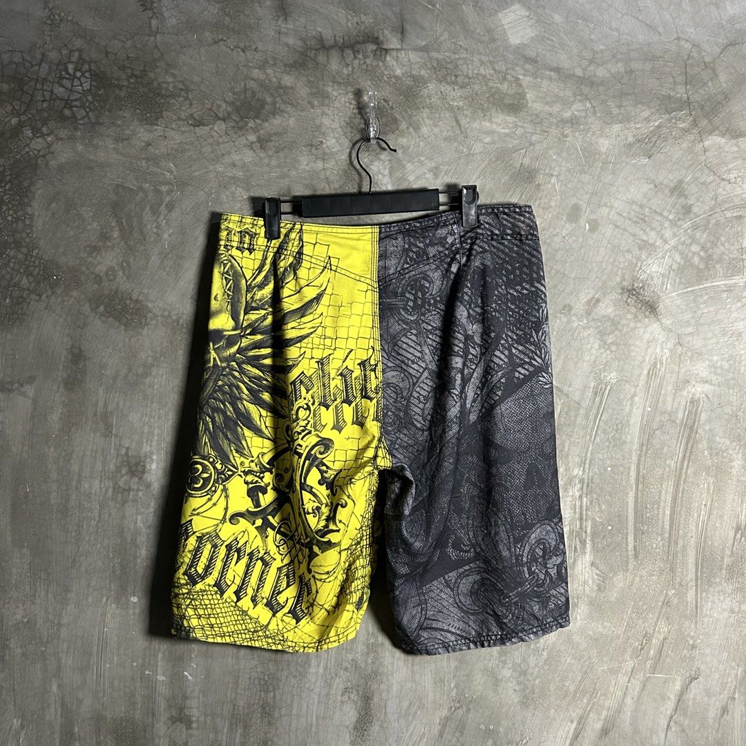 MMA Elite - Two-toned Skull Graphic Board Short (Category: Swim Trunks & Board Shorts) located in Tayabas. Submitted by streetdepartment (Listing ID 1467544490, Image 2). Description: MMA Elite - Two-toned Skull Graphic Board Short Very good condition Flaw/s: pinhole and minor discoloration Size: Medium (adjustable with lace) Measurements (inches): Waist: 34” Length: 22” Leg opening: 12” Dm to purchase! Note: Manage your expectations as you are d