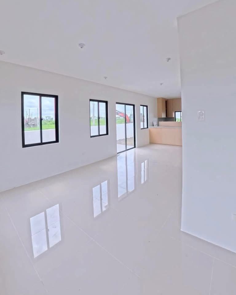 Modern Two-Story House with Balcony (Category: House & Lot) located in Manila. Submitted by ayaine.09 (Listing ID 1467590864, Image 3). Description: 🏡✨ Experience Modern Elegance with the Ivanna House Unit! Discover your dream home at Grand Victoria Estates, Cabanatuan City—where spacious living, modern design, and family comfort come together. ❤️ Designed for families who dream of a beautiful and comfortable home, the Ivanna House Unit offers t