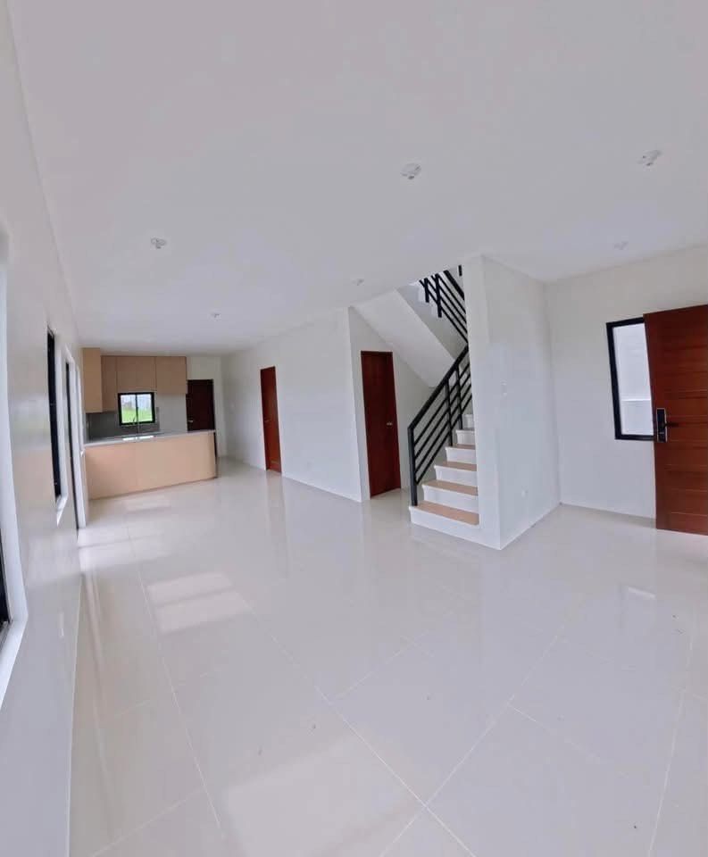 Modern Two-Story House with Balcony (Category: House & Lot) located in Manila. Submitted by ayaine.09 (Listing ID 1467590864, Image 2). Description: 🏡✨ Experience Modern Elegance with the Ivanna House Unit! Discover your dream home at Grand Victoria Estates, Cabanatuan City—where spacious living, modern design, and family comfort come together. ❤️ Designed for families who dream of a beautiful and comfortable home, the Ivanna House Unit offers t