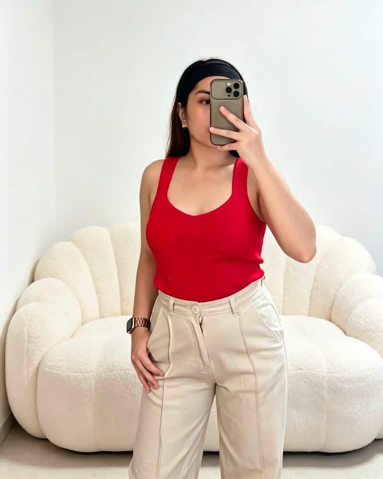 Mojito Knitted Sleeveless Top in Red Large (Category: Sleeveless) located in Muntinlupa City. Submitted by kibscollection03 (Listing ID 1467550238, Image 1). Description: Large Bust: 36 to 38 Waist:32 to 33 📍Alabang, Muntinlupa 📦Courier: JRS / LBC (shouldered by the buyer) 🛍️ Meet up: Total Soldiers Hills / Festival Mall/ Alabang Town Center / Molito Alabang 🛵 Same day delivery: Lalamove or Grab (shouldered by the buyer) 🧾Mode of payment : M