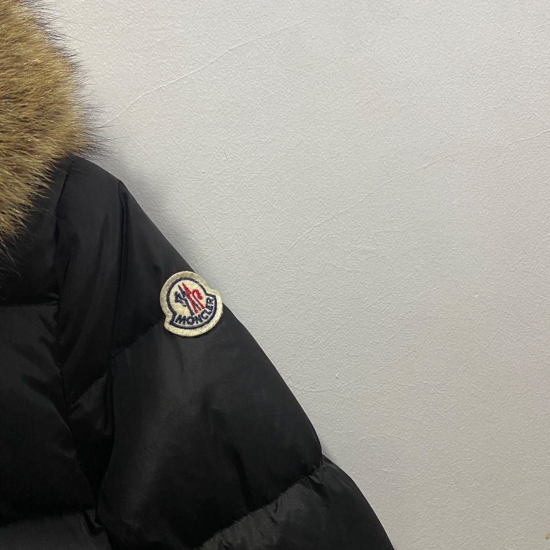 Moncler Anglas Genuine Fur Down Jacket M/L (Category: Coats, Jackets and Outerwear) located in Antipolo. Submitted by bentakahitanoano (Listing ID 1467576795, Image 2). Description: Soft raccoon fur trims the hood of a cozy, down-insulated parka designed for the coldest days, when you need extra protection from head to thigh. Rib-knit cuffs and a wide band of ribbed trim at the hem help keep the chill wind out. Still in good condition Best fit me