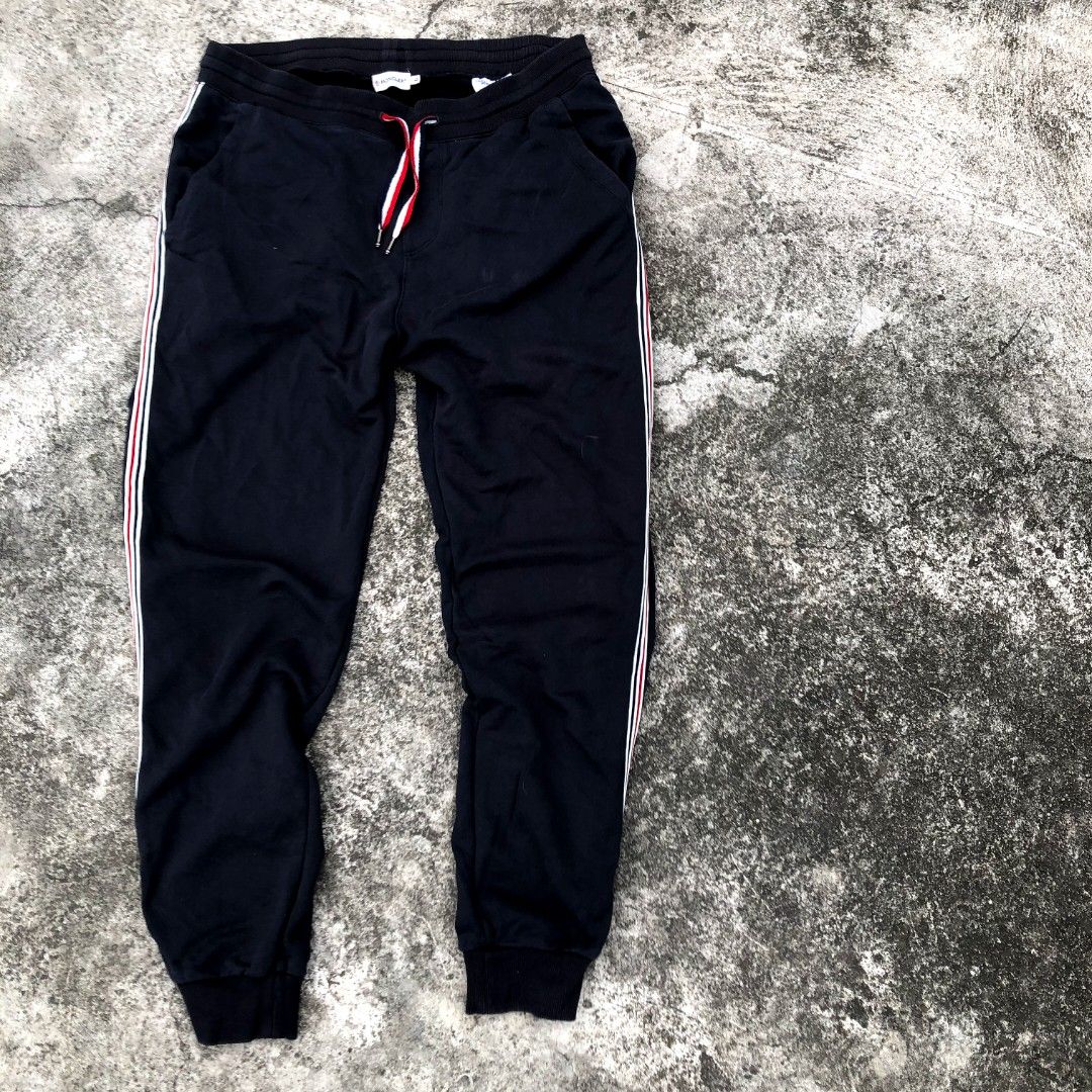 Moncler OG Line Jogger pants (Category: Joggers) located in General Santos City (Dadiangas). Submitted by daily_grailed.ph (Listing ID 1467564164, Image 3). Description: Moncler OG line Jogger Pants Size Large 32-34 waistline (mens) ✨ authentic Condition 9.5/10 💯 message me for more dets, lego. 🍋‍🟩.