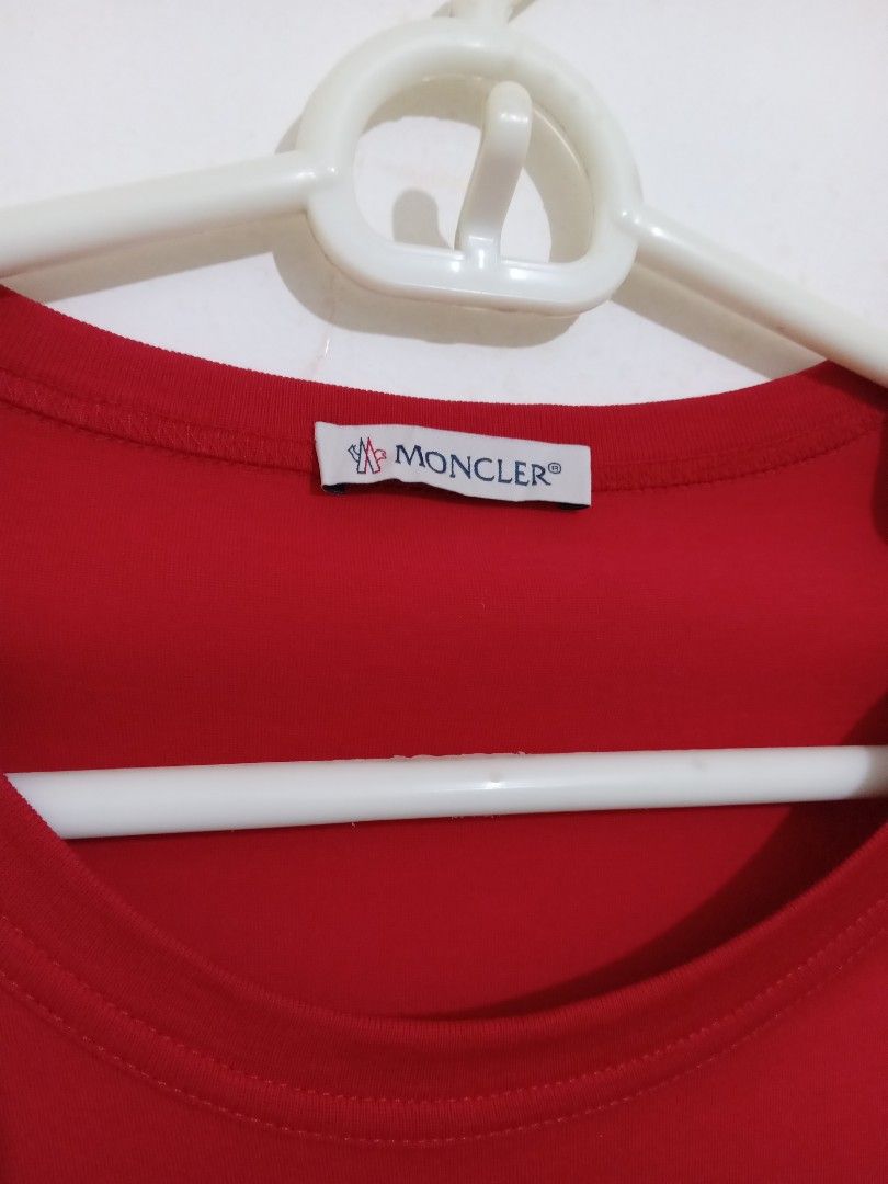 Moncler tee (Category: Shirts) located in Akbar. Submitted by bethlehema07352 (Listing ID 1467504967, Image 3). Description: .