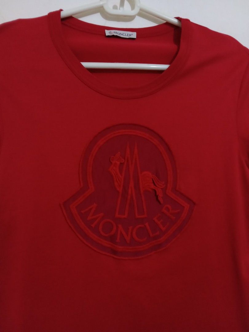 Moncler tee (Category: Shirts) located in Akbar. Submitted by bethlehema07352 (Listing ID 1467504967, Image 2). Description: .