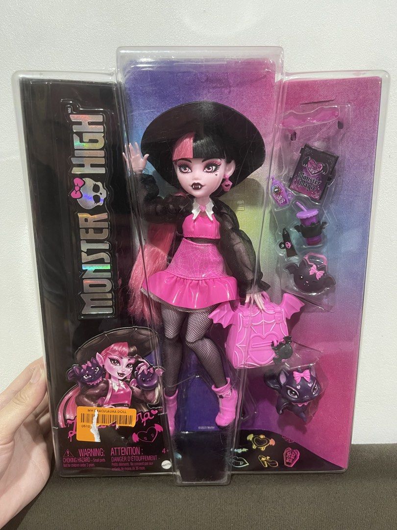 Monster High Draculaura Brandnew Doll (Category: Kids Toys) located in Manila. Submitted by jassie06 (Listing ID 1467516139, Image 2). Description: Brandnew in Box Draculaura 🩷 What you see is what you get. Selling super low na po than the price its originally bought for. .