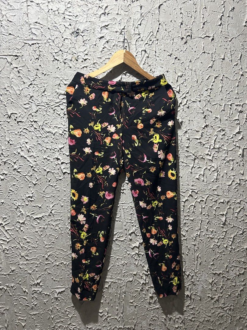 moschino cheap & chic (Category: Jeans) located in Naga. Submitted by babyneptune (Listing ID 1467524789, Image 1). Description: verrygood condition no issue.