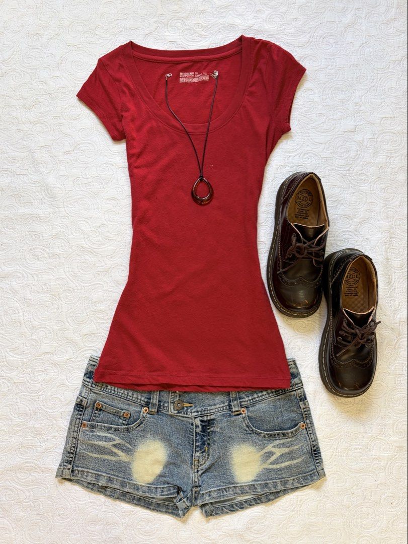 mossimo plain red shirt (Category: Blouses) located in Tarlac. Submitted by pearl_xoxo (Listing ID 1467567219, Image 1). Description: - mossimo plain red shirt bust: 13” waist: 12” length: 24” size: s-sl issue: brand: mossimo .