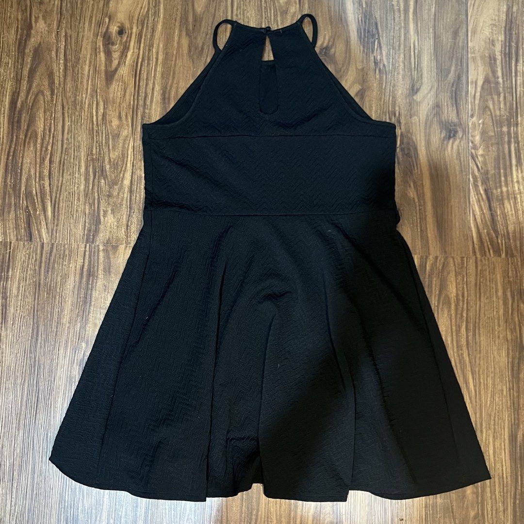 Mossimo Plus Size Halter Black Dress XXL (Category: Dresses) located in Manila. Submitted by Pilarrrrr (Listing ID 1467436367, Image 2). Description: Size XXL.