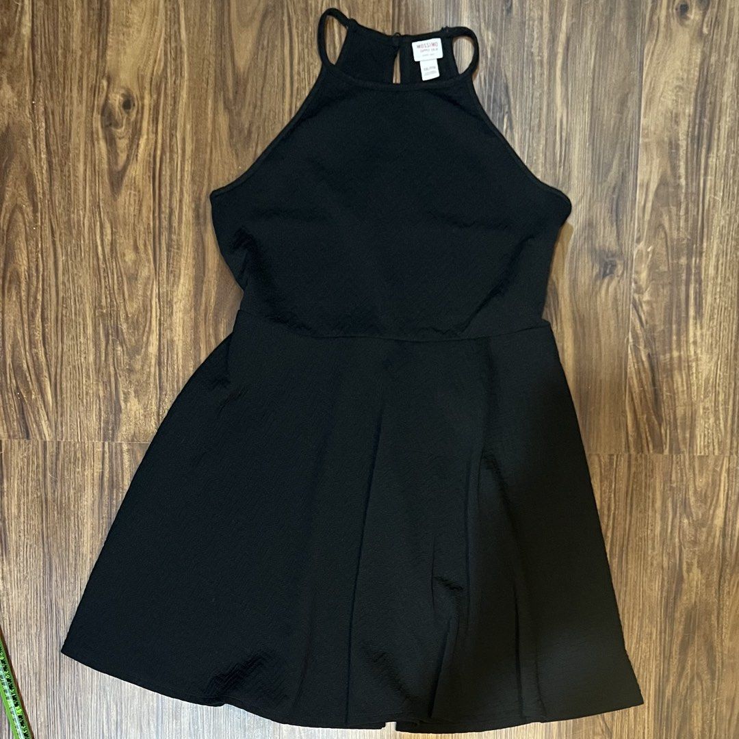 Mossimo Plus Size Halter Black Dress XXL (Category: Dresses) located in Manila. Submitted by Pilarrrrr (Listing ID 1467436367, Image 1). Description: Size XXL.