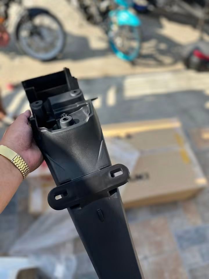 Motorcycle Rear Fender Mudguard Tail Tidy (Category: Body Parts and Accessories) located in Lipa City. Submitted by potjemzie (Listing ID 1467541577, Image 1). Description: 𝑠𝑔𝑝 𝑟𝑎𝑖𝑑𝑒𝑟 150 𝑟𝑒𝑎𝑟 𝑓𝑒𝑛𝑑𝑒𝑟 - Durable black plastic rear mudguard - Built-in license plate bracket - Clean matte surface finish - Pre-drilled mounting holes for easy installation - Solid and sturdy construction.