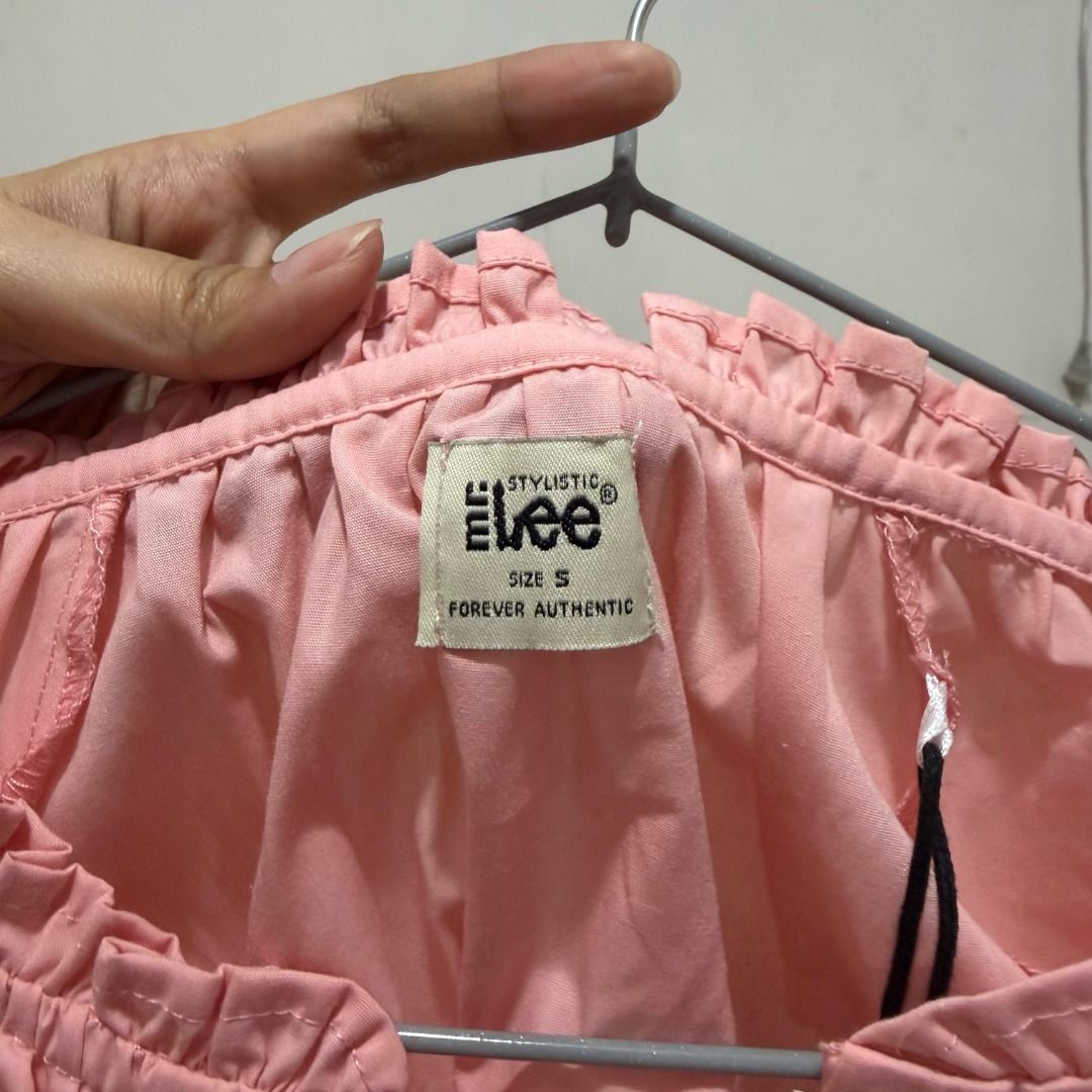 Mr. Lee Pink Blouse Size S (Category: Blouses) located in San Fernando. Submitted by lovingthings1 (Listing ID 1467386987, Image 3). Description: - Brand: Mr. Lee - Size: S - Color: Pink - Condition: Brand new with original tag attached - Material: Crisp poplin fabric - Details: Ruffled neckline with gathered detailing and 3/4 sleeves with elastic cuffs.
