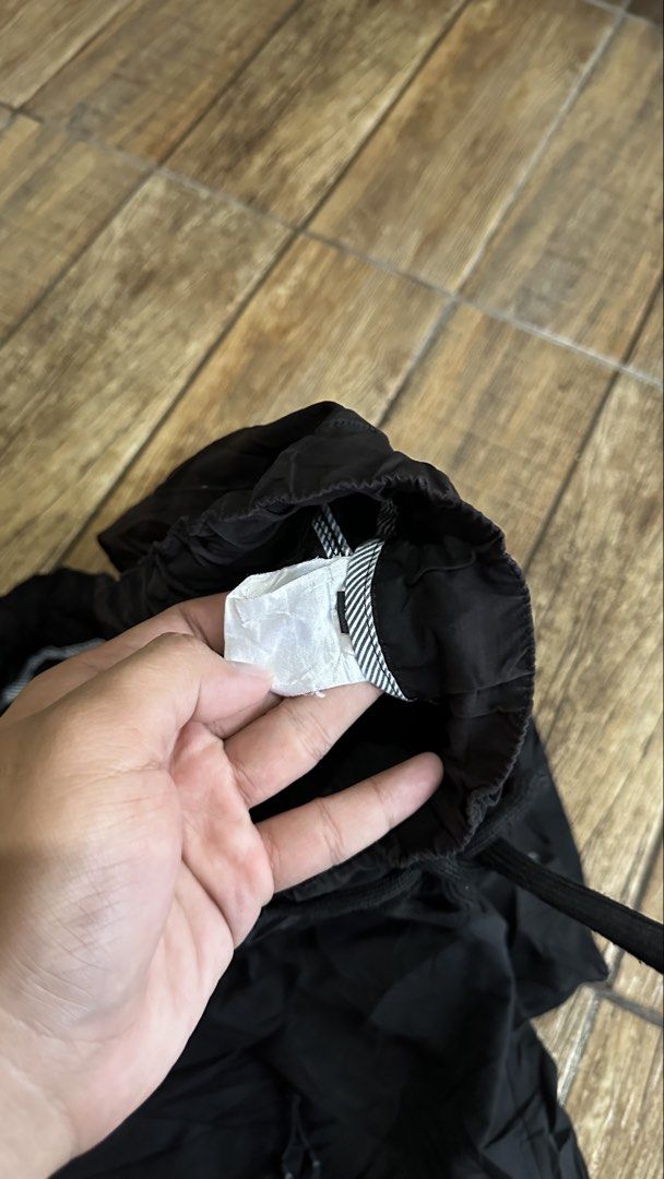 MULTIPOCKET SHORTS (Category: Shorts) located in Manila. Submitted by urban.vintage (Listing ID 1467559745, Image 2). Description: ISSUE: NONE (NEED WASH) MOP :GCASH (NO COD) SHIP VIA: LALAMOVE & J&T LOCATION: PASIG CITY LENGTH: 19 HEM : 12 WIDTH :28-34.