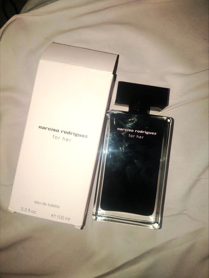 Narciso Rodriguez For Her Eau De Toilette 100ml (Category: Fragrance & Deodorants) located in Manila. Submitted by warmwater.788864 (Listing ID 1467411344, Image 1). Description: - Brand: Narciso Rodriguez - Fragrance: For Her Eau de Toilette (EDT) - Size: 100ml bottle - Condition: Brand new, full, and unused - Packaging: Original box included (note: box has minor edge wear from storage) - Scent Profile: Classic floral and musky notes.