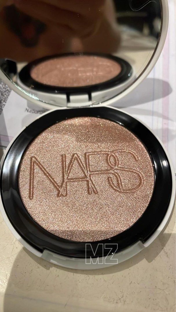 NARS Light Reflecting Luminizing Powder (Refillable) (Category: Makeup) located in Calamba. Submitted by mzbeautyfinds (Listing ID 1467595535, Image 1). Description: .