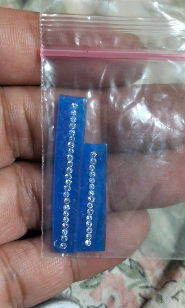 Natural Diamond lose stone 1.325ct.with freebies (Category: Precious Stones) located in San Jose. Submitted by lenlorie3649 (Listing ID 1465767225, Image 3). Description: natural Diamond lose stone 0.35ct.one piece 0.22ct one piece 0.21ct.one piece 0.15ct.two piece 0.10ct.two piece depending of the Dept of diamond Total carat 1.325ct. estimate color G estimate clarity Vs1 with freebies un nsa plastic SALE SALE SALE 🤪.