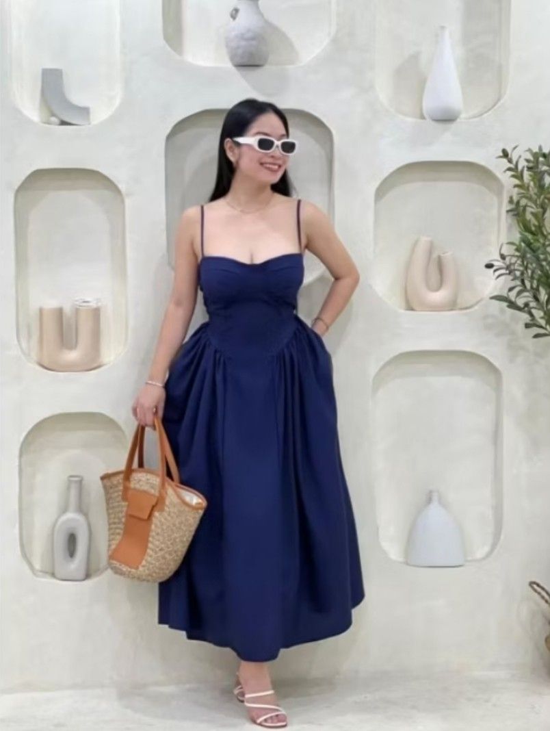 Navy blue / Dark blue long dress (Category: Dresses) located in Bocaue. Submitted by jessdcluters (Listing ID 1467489882, Image 1). Description: .