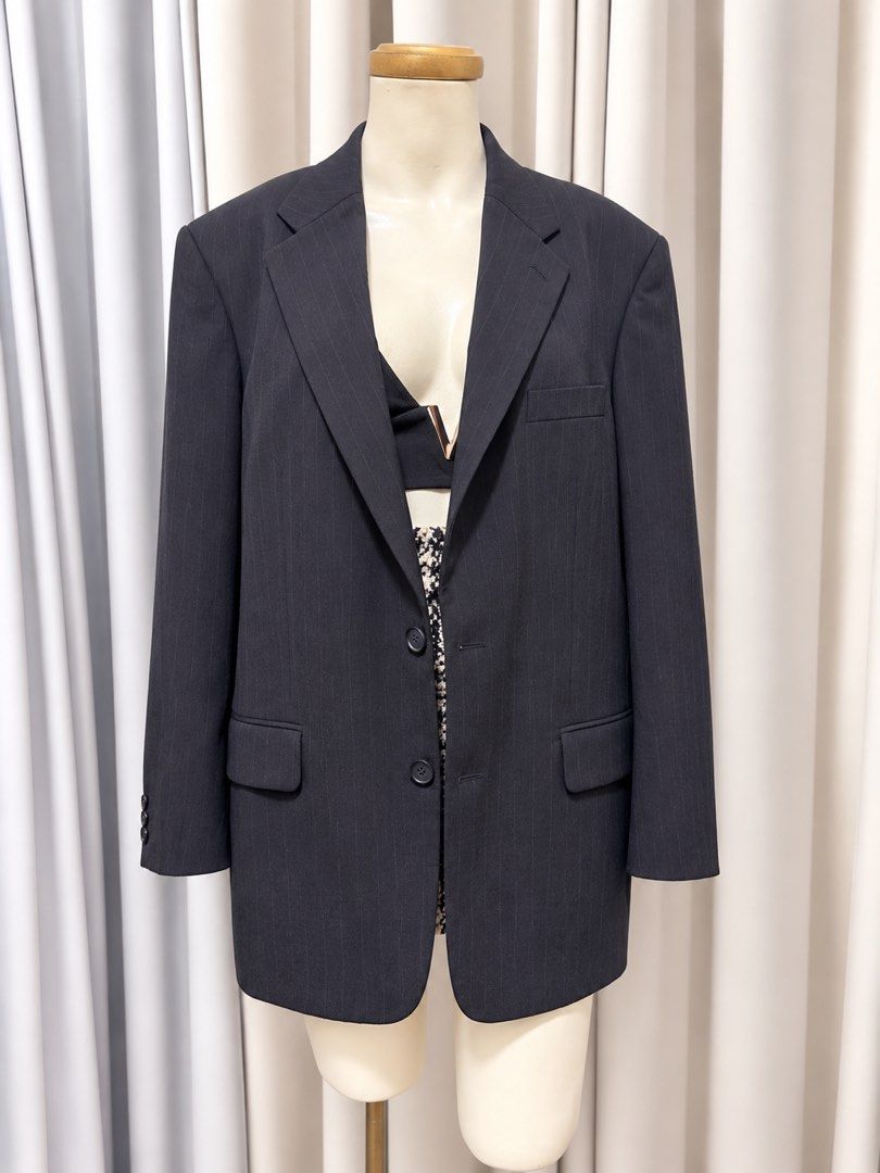 navy blue boyfriend blazer (Category: Coats, Jackets and Outerwear) located in Taguig. Submitted by vm.co (Listing ID 1467368466, Image 1). Description: .