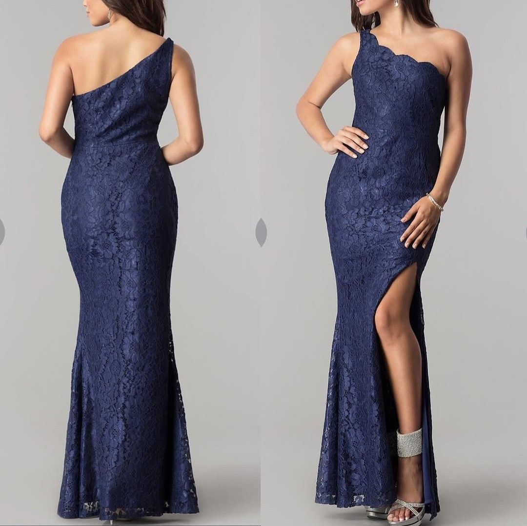 Navy blue One-shoulder Lace Gown- Medium (Category: Evening dresses & gowns) located in Manila. Submitted by jollyann_b1990 (Listing ID 1467474992, Image 3). Description: ✨ AVAILABLE FOR SALE ✨ Perfect for weddings, debuts, prom, pageants & other special occasions. Size: [US Size: MEDIUM] Color: [Navy Blue] Material: [Lace] Condition: [USED] Selling Price: ₱[ 3,500] 📍 Pasig 🚚 Delivery available 📩 Send us a message for availability & reservatio