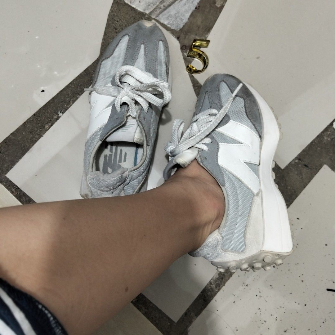NB 327 (Category: Sneakers) located in El Salvador. Submitted by francheskaukayukay (Listing ID 1467418289, Image 2). Description: .