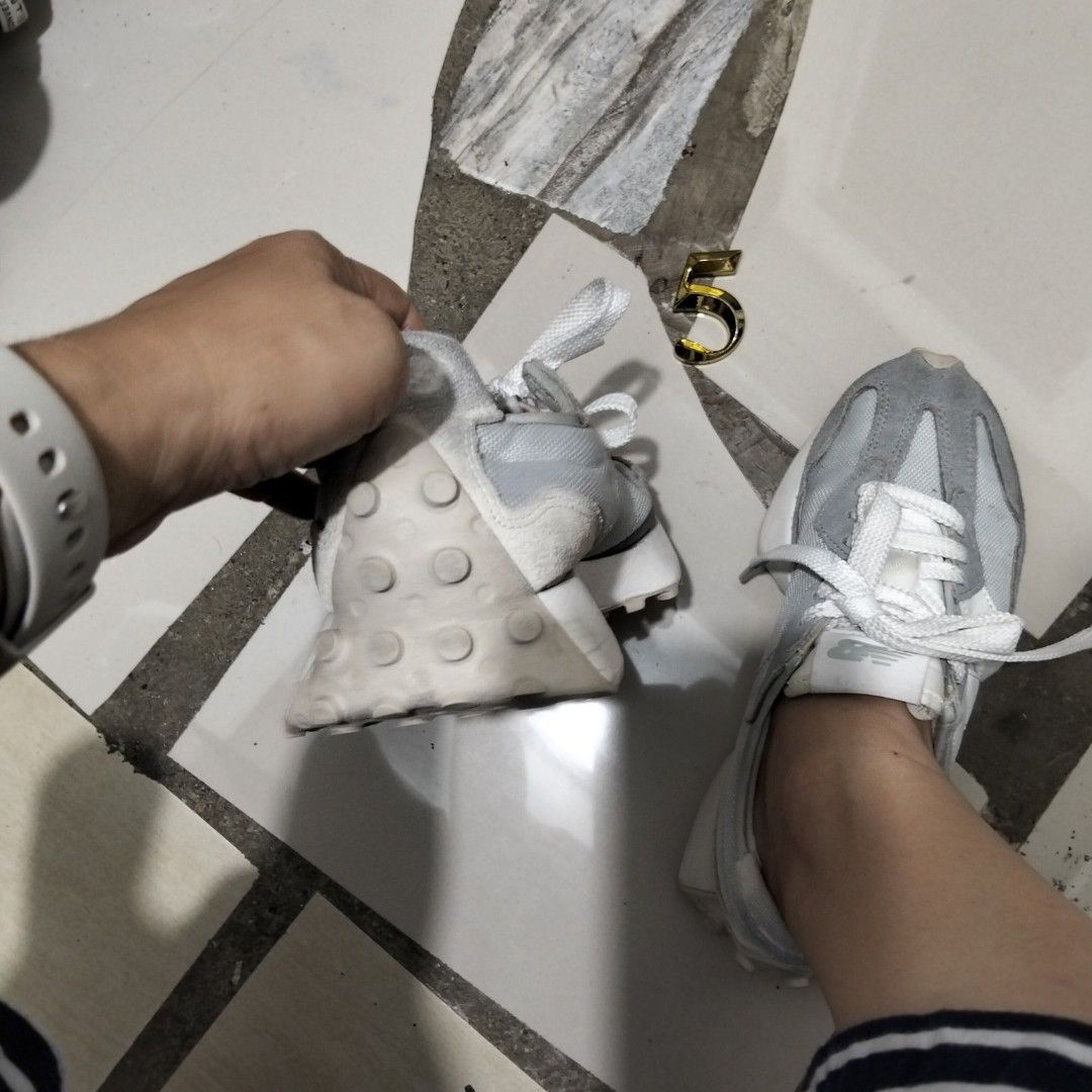NB 327 (Category: Sneakers) located in El Salvador. Submitted by francheskaukayukay (Listing ID 1467418289, Image 3). Description: .