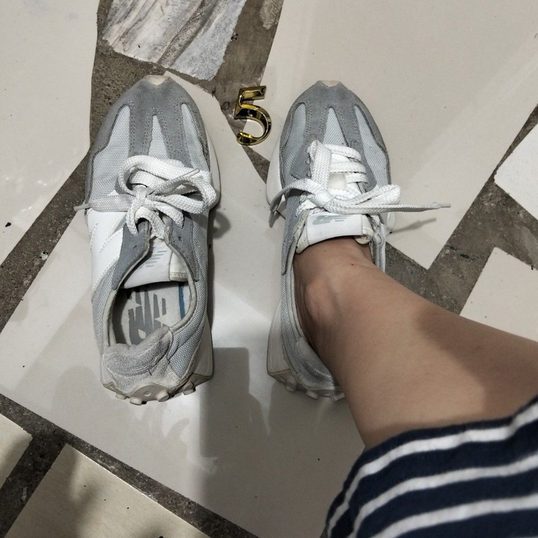 NB 327 (Category: Sneakers) located in El Salvador. Submitted by francheskaukayukay (Listing ID 1467418289, Image 1). Description: .