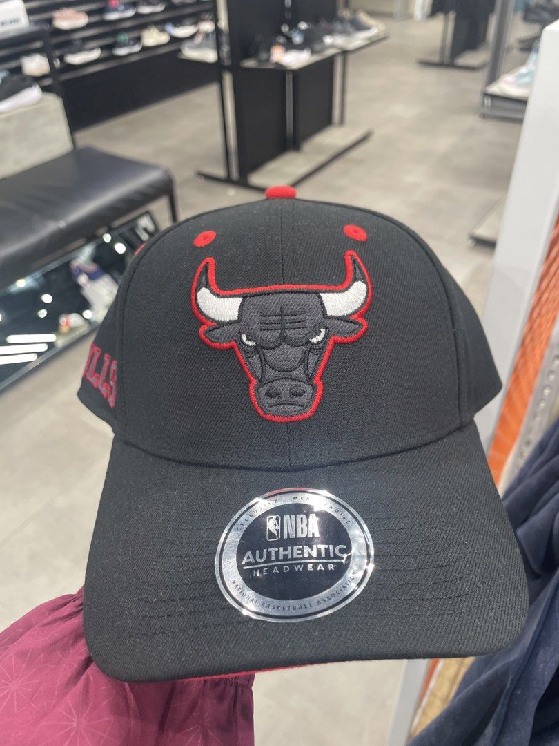 NBA Chicago Bulls Snapback Cap Black Red (Category: Caps & Hats) located in Caloocan City. Submitted by addtojoyonlinestore (Listing ID 1467515708, Image 3). Description: - Brand: NBA Authentic Headwear (Chicago Bulls) - Condition: Brand new with store tags attached, never worn - Color: Black body with red brim and top button - Details: Embroidered front team logo, side Bulls lettering, and interior branding tapes - Authenticity: NBA hologram sti
