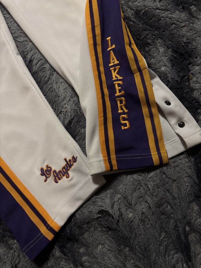NBA LAKERS 90'S WARMERS (Category: Joggers) located in Manila. Submitted by aeronmaurcio (Listing ID 1467417732, Image 2). Description: NBA LAKERS 90'S WARMERS VINTAGE PIECE LIKE NEW HAS BUTTONS NEAR LEG OPENING W- 27 TO 40 THIGH- 12.5 L- 42.5 LEG OPENING- 7.5.
