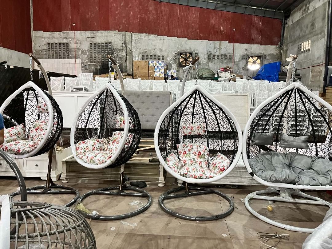 NEW ARRIVAL HANGING EGG CHAIR (Category: Outdoor Furniture) located in Muntinlupa City. Submitted by affordable_surplus.1 (Listing ID 1467384376, Image 2). Description: NEW ARRIVAL HANGING EGG CHAIR Price Starts At 6,500 Small = 6,500 Medium = 8,500 Large = 11,500 XL = 14,500 XXL = 18,500 Contact Reine- 09611741423 .