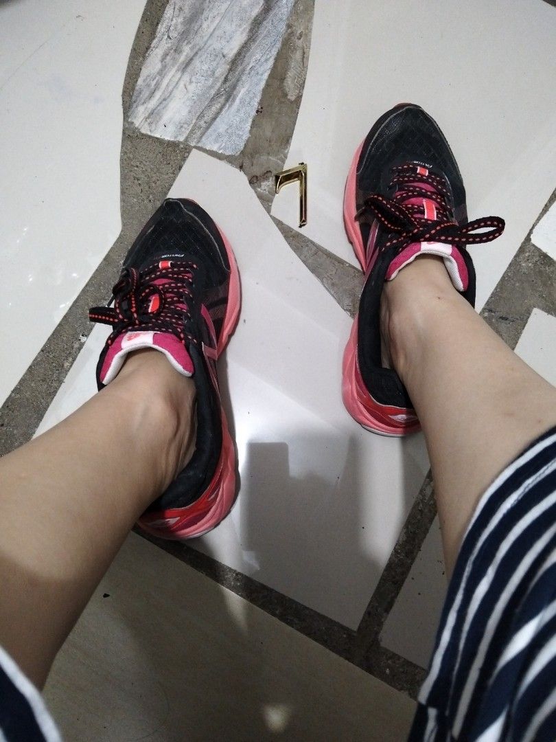 New Balance (Category: Sneakers) located in El Salvador. Submitted by francheskaukayukay (Listing ID 1467412668, Image 1). Description: .