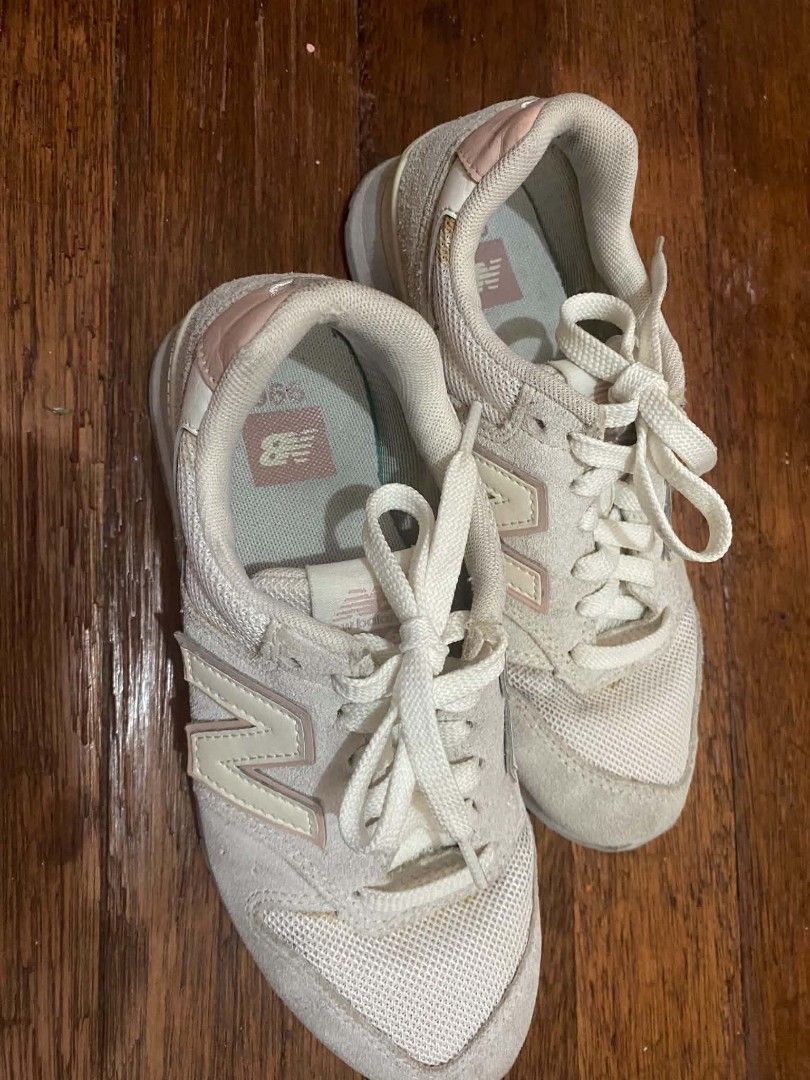 New Balance (Category: Sneakers) located in Quezon City. Submitted by hausofprelove (Listing ID 1467460029, Image 2). Description: .