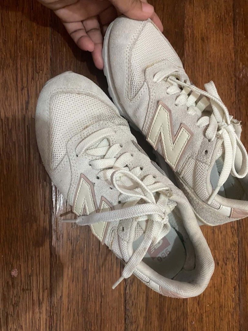New Balance (Category: Sneakers) located in Quezon City. Submitted by hausofprelove (Listing ID 1467460029, Image 1). Description: .