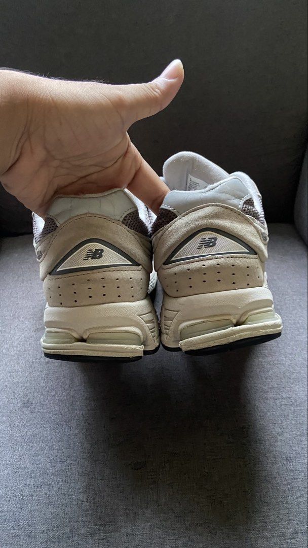 New balance 2002r (Category: Sneakers) located in Santo Niño. Submitted by neils_thr (Listing ID 1467369129, Image 2). Description: Size : 9.5 mens / 27.5cm / 43Euro.