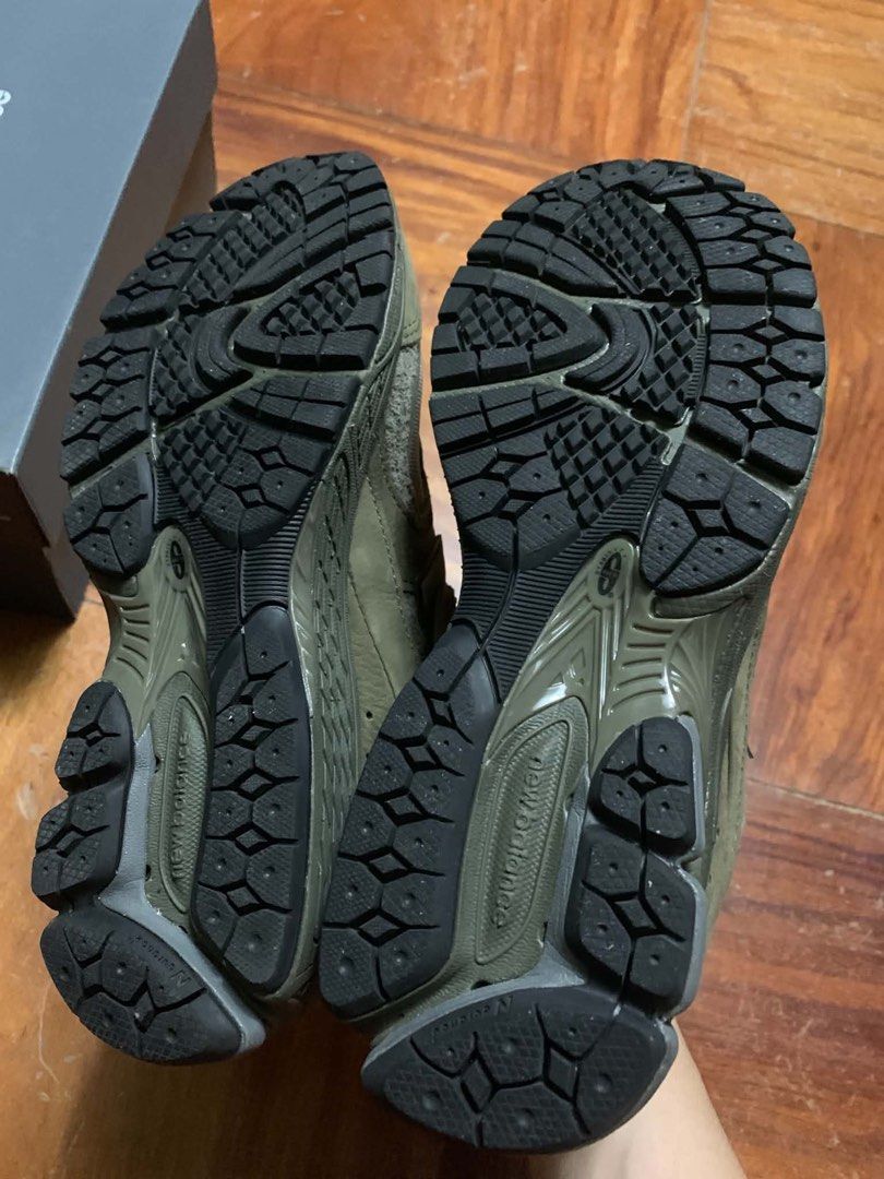 New Balance 2002R Olive Green (Category: Sneakers) located in Manila. Submitted by katgalams (Listing ID 1467601458, Image 3). Description: New Balance 2002R (M2002RPK) Colorway: Olive Green with black interior Size: Men's US 6 / UK 5.5 / EU 38.5 Inclusion: Original box with style and barcode label Condition: Like new / pristine condition Premium mesh and suede upper with durable rubber outsole Mode of Payment: GCash, BPI, or COD via Lalamove Shi