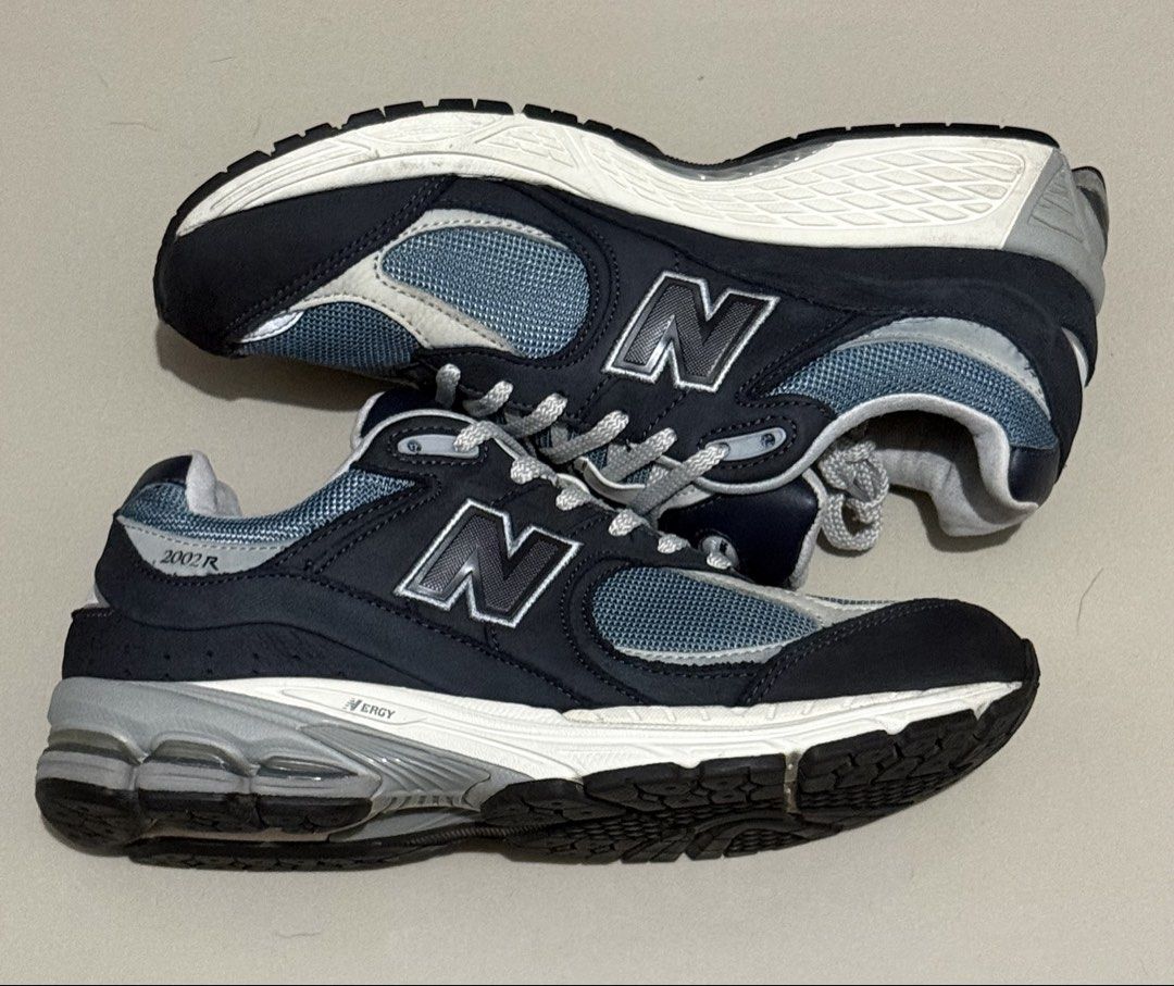 NEW BALANCE 200R - Dark Navy (Category: Sneakers) located in Manila. Submitted by rampaged.27 (Listing ID 1467368869, Image 2). Description: New Balance 2002R Dark Navy Colorway - Excellent Condition - No box - No Issue Open for Offer .
