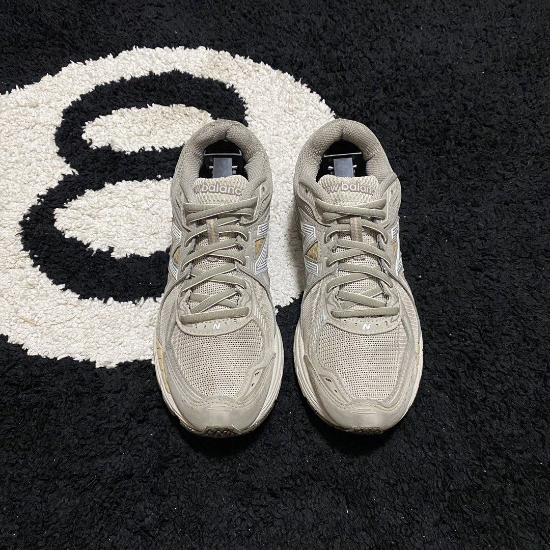 New Balance 860 V2 (Category: Sneakers) located in Danao, Cebu. Submitted by sneaks_cebu (Listing ID 1467412130, Image 2). Description: New Balance 860V2 Size 7wm 23.5cm -no major issues Php 1,550.