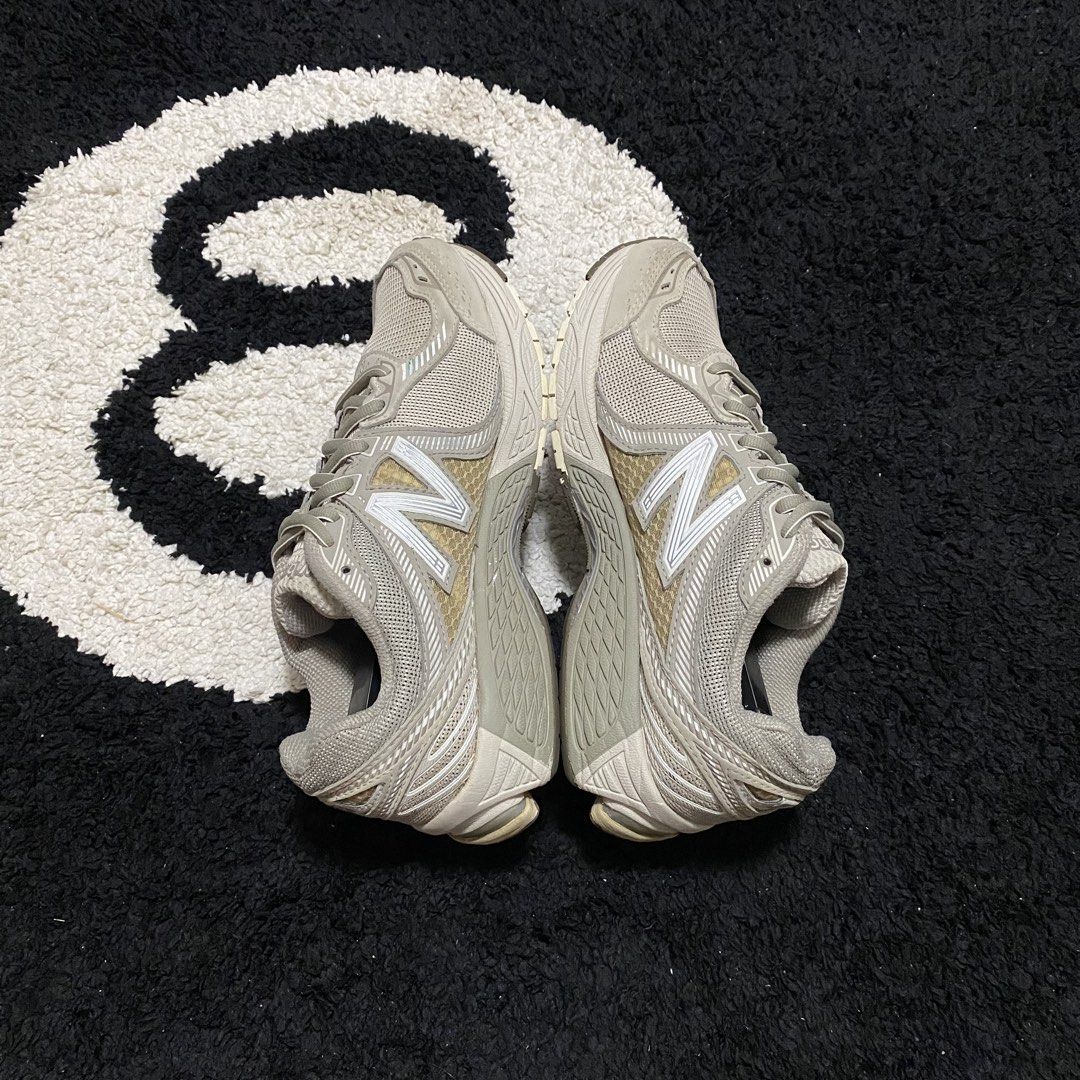 New Balance 860 V2 (Category: Sneakers) located in Danao, Cebu. Submitted by sneaks_cebu (Listing ID 1467412130, Image 3). Description: New Balance 860V2 Size 7wm 23.5cm -no major issues Php 1,550.