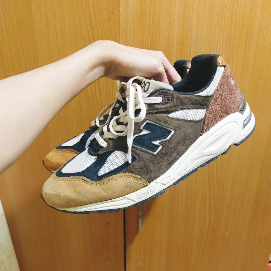 New Balance 990v2 Teddy Santis (Category: Sneakers) located in Manila. Submitted by patinacollectives2.0 (Listing ID 1467544301, Image 2). Description: New Balance 990v2 Teddy Santis M990BB2 Size 10US 44EUR Made in USA The best 990v2 colorway in my opinion Personal pair Rare colorway to find Minor signs of usage and typical sole cracking due to age Not crumbling may missing chunk lang. 2000+SF Marikina location Shipping via Lalamove or J&T.