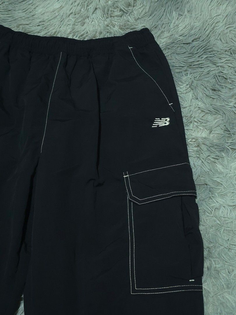 New Balance Black Cargo Pants (Category: Joggers) located in Abulug. Submitted by humanwhosellthings (Listing ID 1467404119, Image 3). Description: - Brand: New Balance ✅Excellent Condition ✅Issue: none ▫️Waist Size: 24-36 ▫️Length: 37 - Color: Black with contrast white stitching - Features: Elastic waistband, side pockets, and utility pockets on both legs - Branding: Small embroidered NB logo near the right hip - Fit: Relaxed fit with cuffed hem