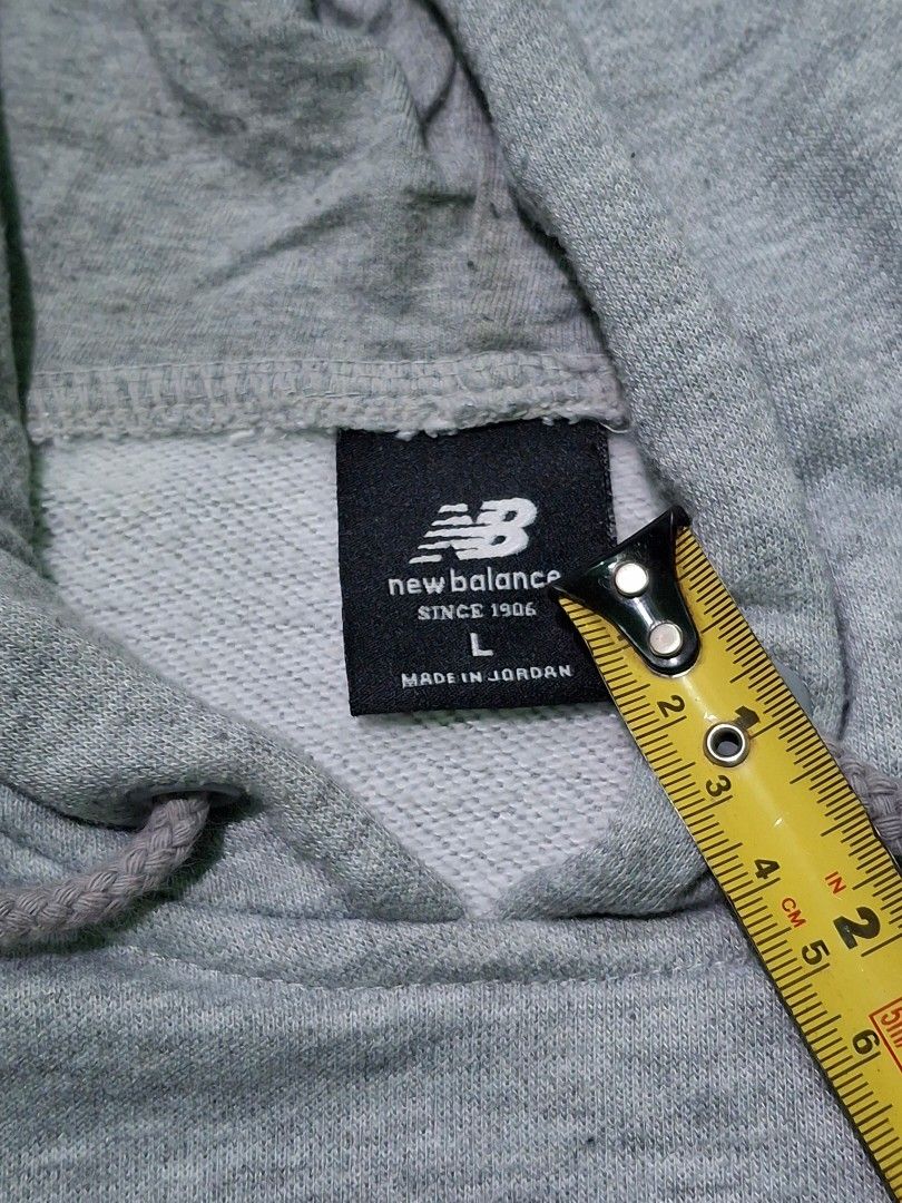 New Balance Hoodie (Category: Hoodies) located in Manila. Submitted by darth3pter (Listing ID 1465123848, Image 2). Description: Dimes 24x29 Lrg Issue seen on last pic, minimal lints.