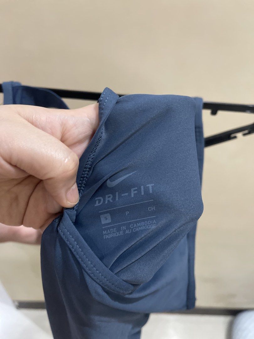 Nike (Category: Activewear) located in Minglanilla. Submitted by mi_jin (Listing ID 1467423898, Image 3). Description: .